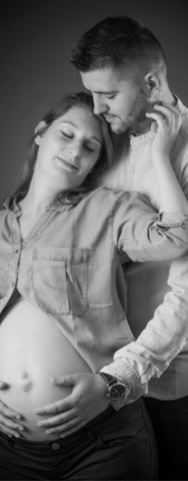 Studio Grand Angle - photographe grossesse - noir et blanc - photo couple femme enceinte - @christophe roisnel normandie cherbourg
