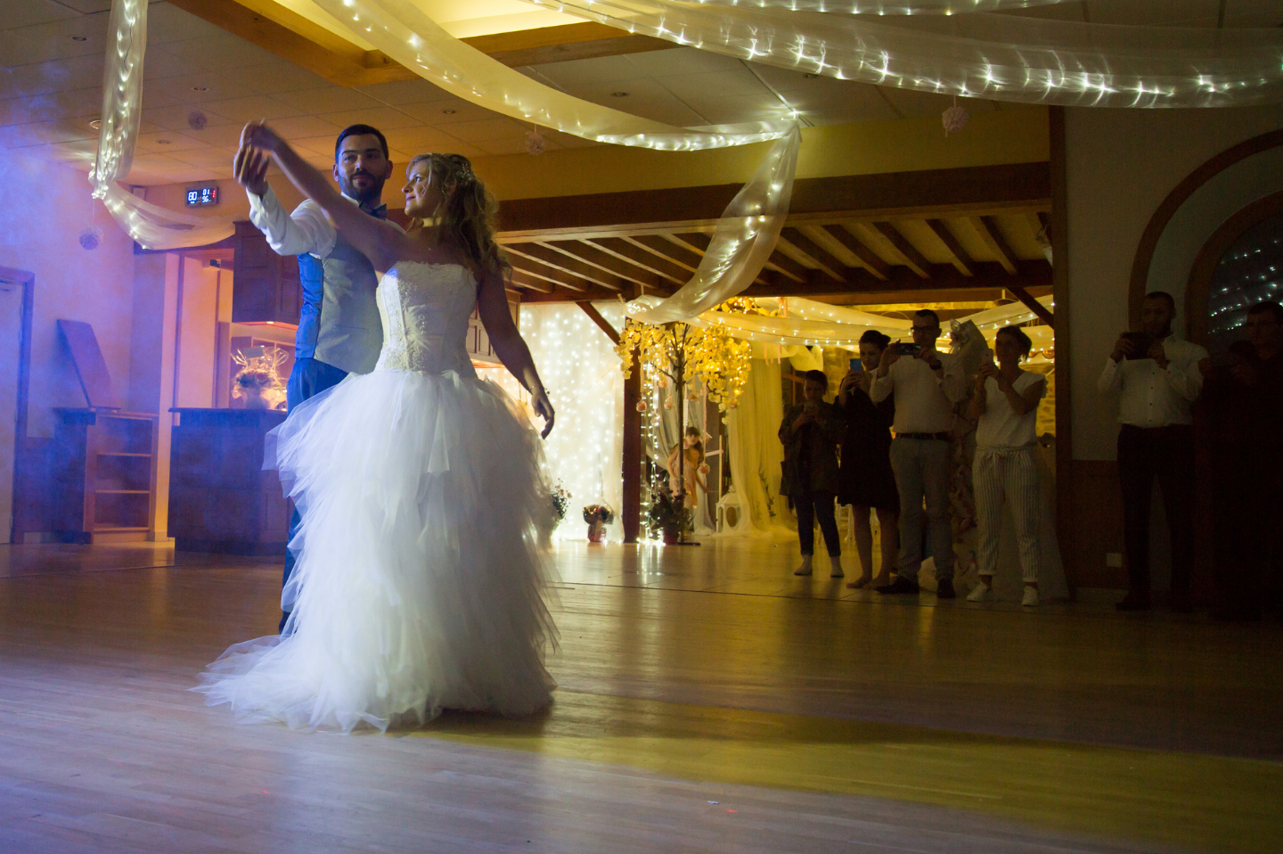 studio grand angle - photographe professionnel mariage - soirée - danse mariés @christophe roisnel - cherbourg - equeurdreville - valognes - les pieux - normandie - cotentin - manche